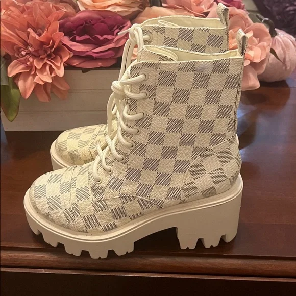 Checkered Lace-Up Ankle Boots - Picture 4 of 6